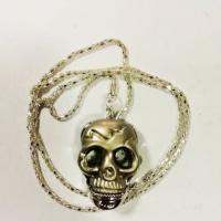 Часы-брелок Keychain Watch 50409 в форме черепа,серебристый